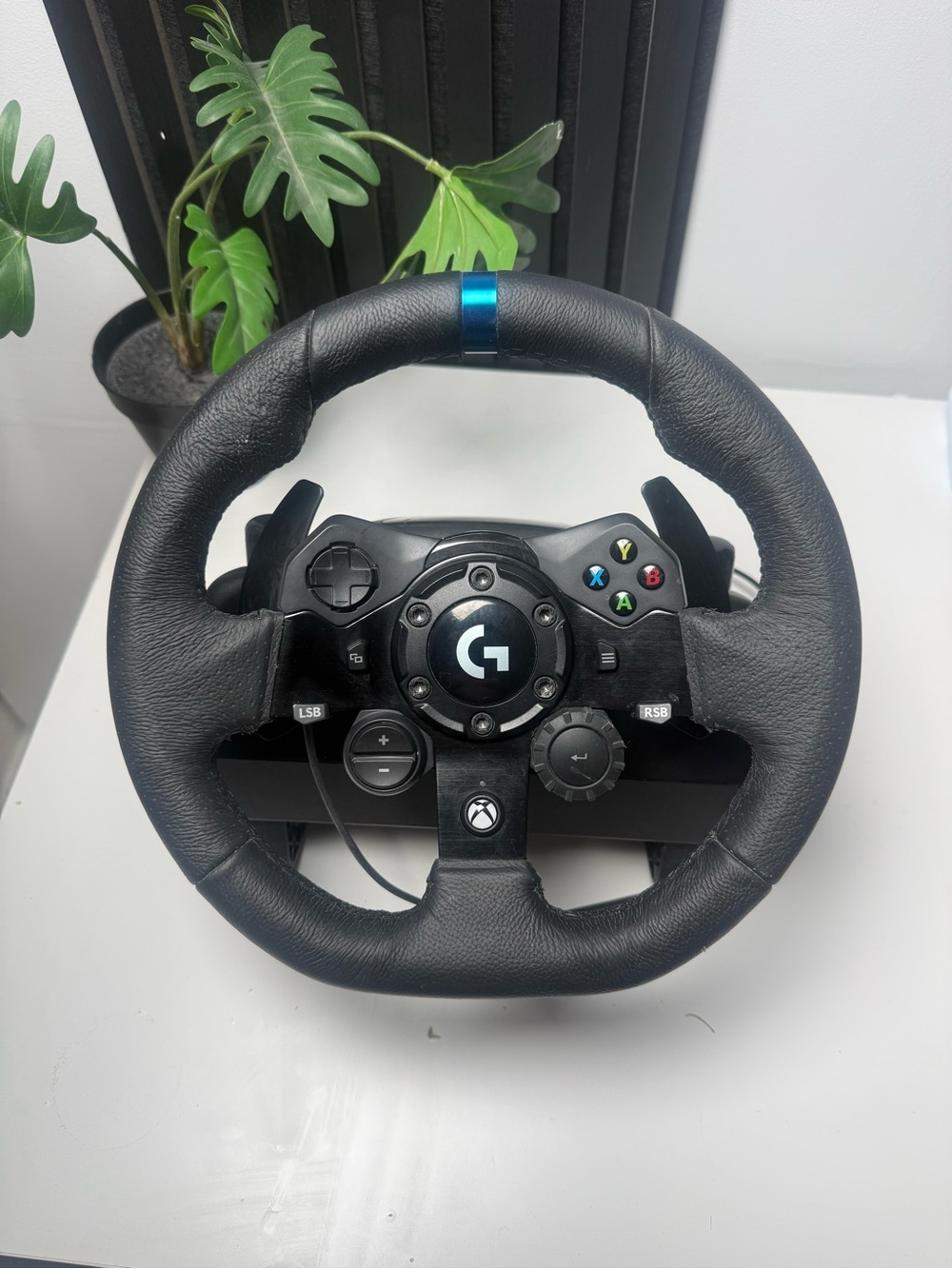 Logitech G923 TRUEFORCE Racing Wheel + Pedals Xbox/PC